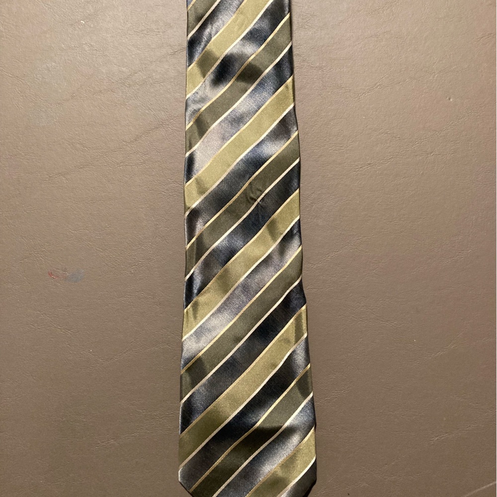 Bugatchi tie green with blue stripes